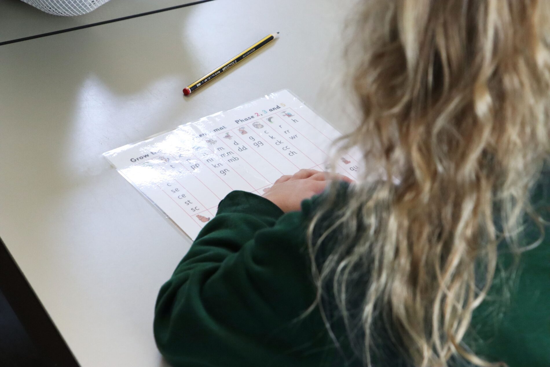 IMG_0652 pupil looking at phonics mat