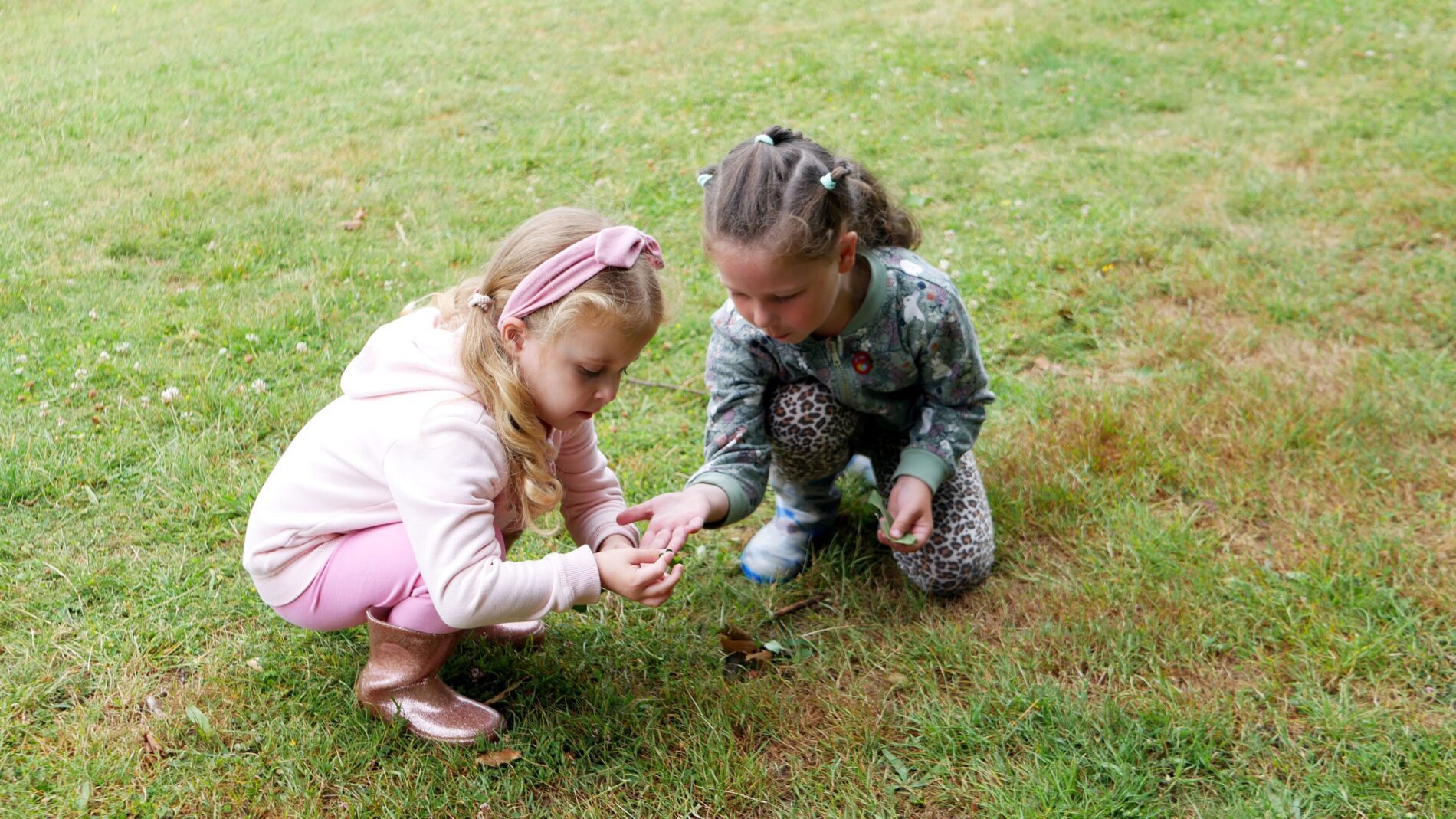 IMG_0677 (1) pupils from halling primary exploring outdoor learning