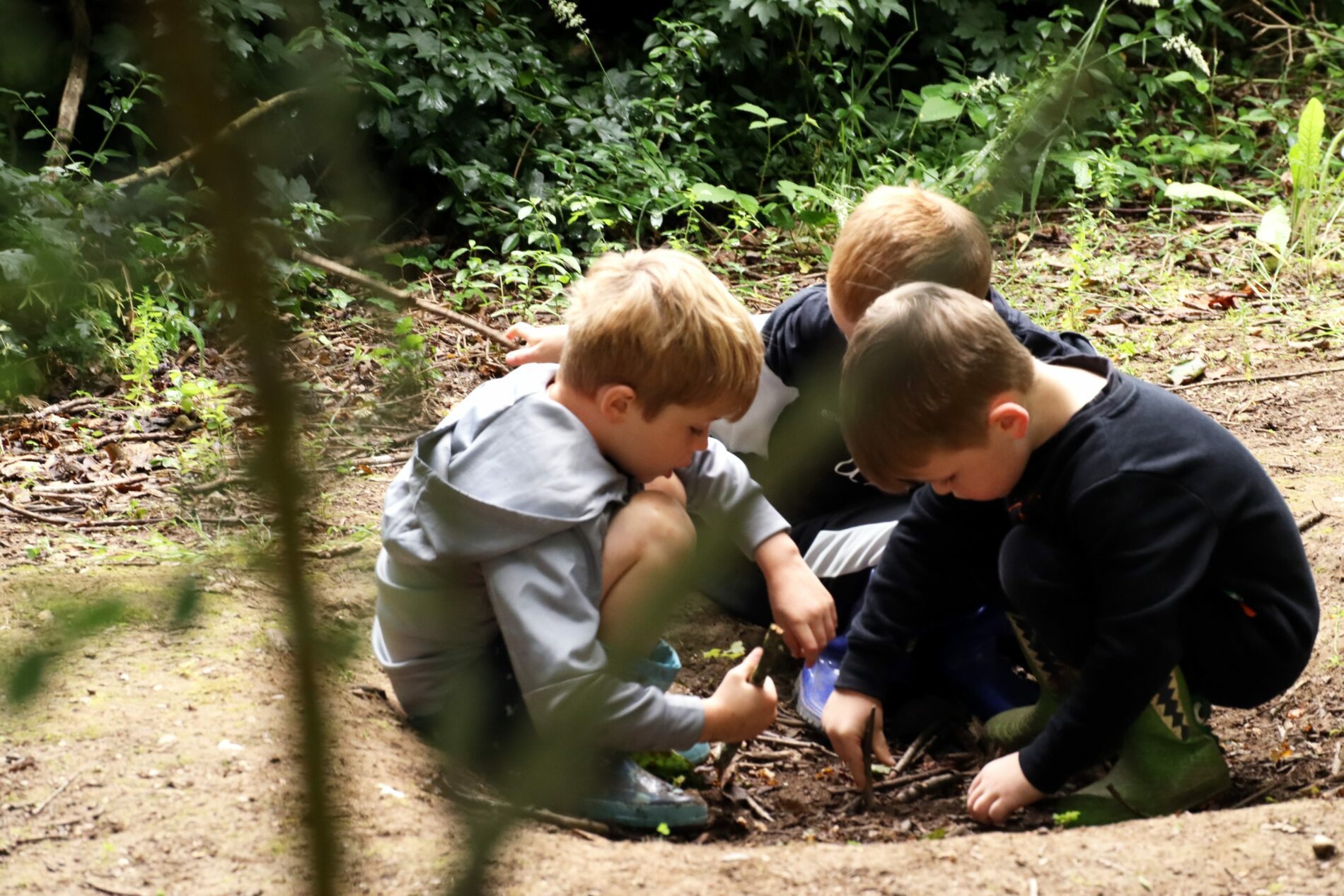 IMG_9091 (1) pupils from halling primary doing outdoor learning