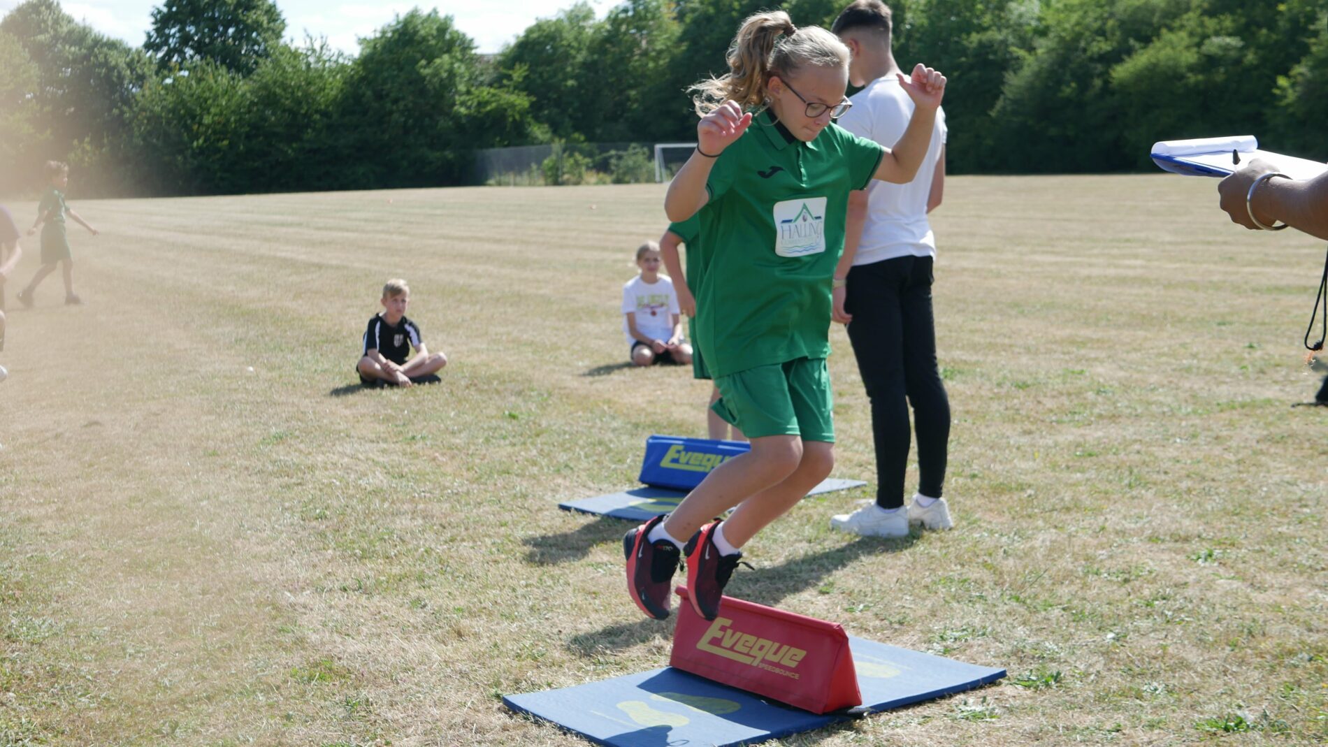 P1140577-min pupil performing speed jumps in pe lesson