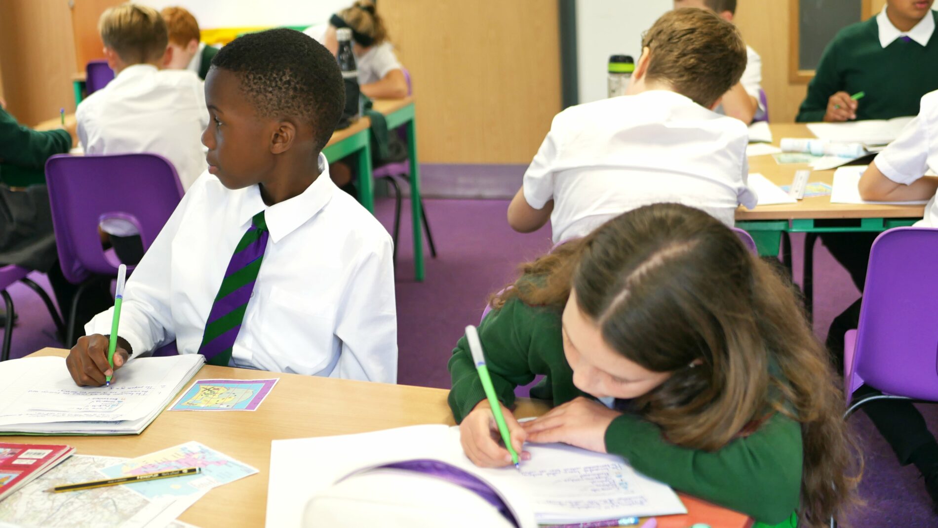 P1170659 pupils from halling in geography class