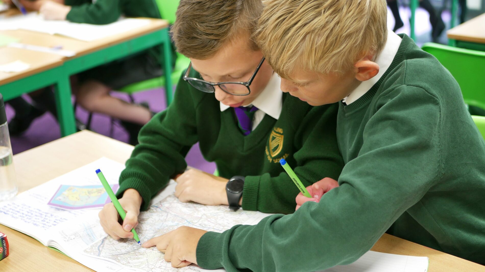 P1170671 kids from halling helping each other in geography
