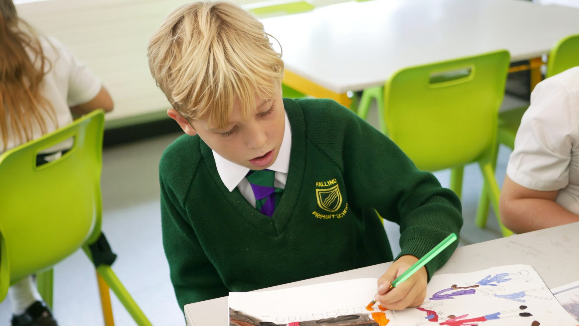P1170760 pupil from halling primary school painting in art and design class