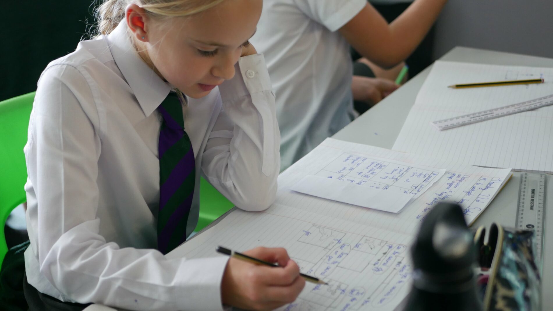 P1170792-min pupil writing in science class